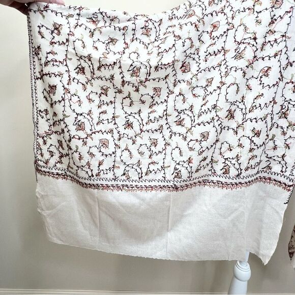 Hand Embroidered Shawl/Pashmina/Scarf/Wrap - Picture 5 of 13